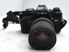 Reflex 24 x 36 Minolta X-700 MPS Black. Zoom RMC Tokina 28-70mm. Très bon état 