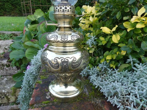 Grande lampe pétrole - à,