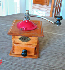 ANCIEN   MOULIN A  POIVRE EN