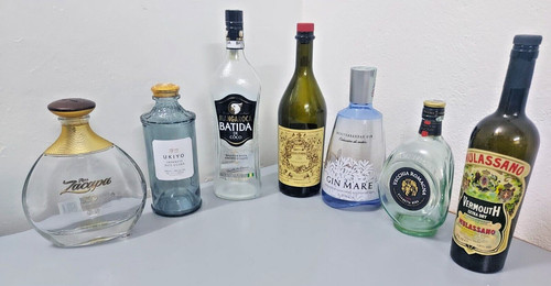 Bouteilles vides liquides gin - vides,
