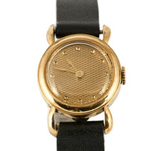 BOUCHERON - Elegante montre de dame cira. 40/50 - or rose