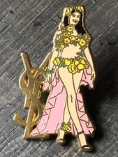 PINS PIN’UP BADGE BROCHE YSL