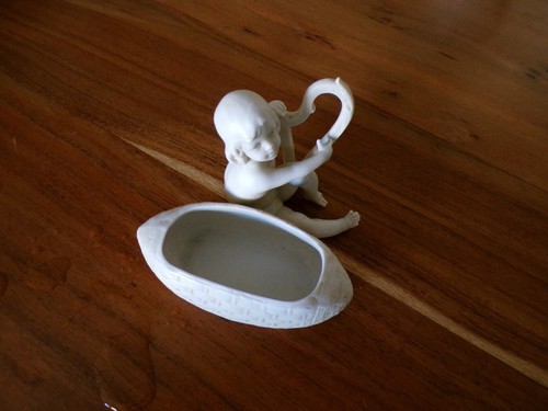 Figurine biscuit bouquetière - biscuit,