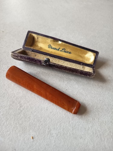 Fume cigarette ambre avec - en,