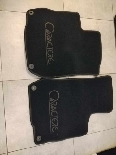 Tapis sol caractère - de,