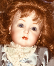 Poupée repro de poupée ancienne corps en bois tête porcelaine environ 40 cm