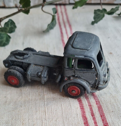 Ancienne voiture miniature - ancienne,