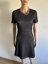 Robe grise et noire à manches