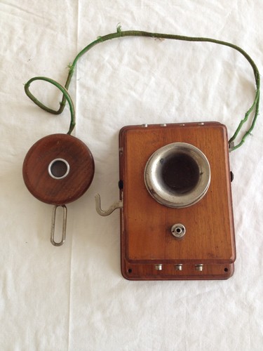 Ancien téléphone bois - en,