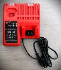 Chargeur rapide multi voltage MILWAUKEE 12V / 14V / 18V M12-18 FC