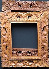 Anciens CADRES (2)  SCULPTES     Bois clair et chêne   Décor Végétal