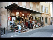 GRASSE (06) Devanture COMMERCE DROGUERIE "AUX NOUVELLES GALERIES" en 1999