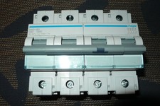 DISJONCTEUR TETRAPOLAIRE 80A