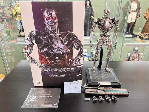 Hot toys mms352 terminator - hot,