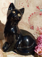 ANCIEN CHAT en CÉRAMIQUE NOIRE ÉMAILLÉE et YEUX en VERRE vers 1960/ 1970