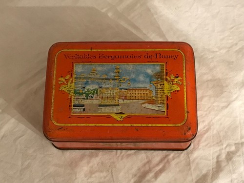 Ancienne boîte publicitaire