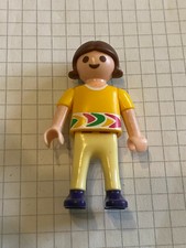 PLAYMOBIL ENFANT FILLE SALLE