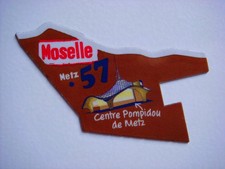MAGNET DÉPART’AIMANT LE GAULOIS CARTE DE FRANCE DÉPARTEMENT 57 MOSELLE