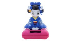 Geisha assise solaire bleue