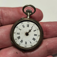 PETITE MONTRE A GOUSSET FEMME EN ARGENT. A RESTAURER.32mm.