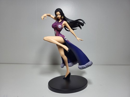 One piece figurine lady - one,