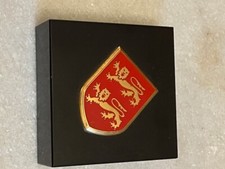 Blason Normand sur socle noir (en marbre)