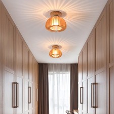 Plafonnier en bois avec