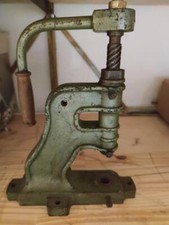 PRESSE SERTISEUSE MANUELLE DAUDE N°17 , à crémaillère avec ressort 