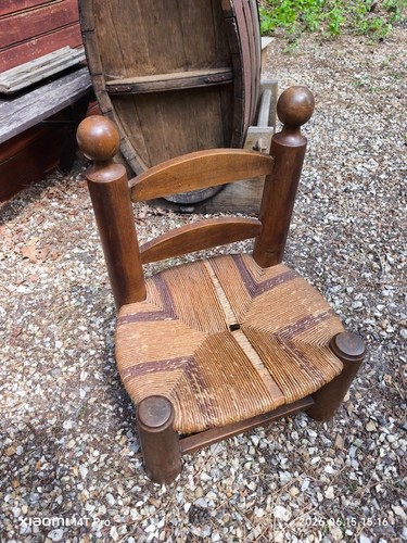 Chaise basse brutaliste - brutaliste, en