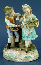 Ernst Bohne Sculpture porcelaine couple enfants fruits fleurs Allemagne 1800 XIX