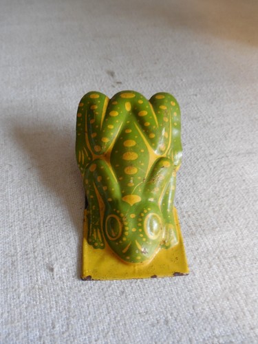 Ancien criquet grenouille - ancien, us