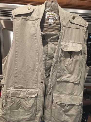 Cabelas sportsman vest medium