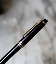 SPLENDIDE STYLO BILLE MONTBLANC MEISTERSTÜCK EN RESINE NOIRE & PL  OR 18 CARATS