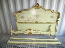 ANCIEN LIT STYLE VÉNITIEN EN BOIS PEINT ET DORÉ MOTIFS FLEURIS-160 CM LARGE-N°1