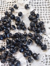 Lot d'anciens boutons noirs de