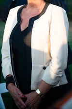 VESTE COULEUR SABLE ET  NOIRE DE CHEZ UN JOUR AILLEURS TRES ELEGANTE TAILLE 42