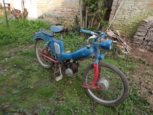 Motobecane bleue à - motobecane, av
