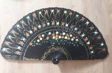 ÉVENTAIL en BOIS NOIR Ajouré