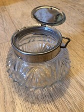 Sucrier en verre moulé