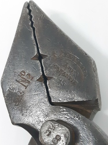 Ancien outil pince - , à