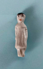 Fève ancienne BEBE BRUN CHEMISE visage décoré Hr 3 cm porcelaine émaillée