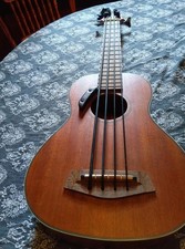 Uk Dream Ukulele Bass 4 String