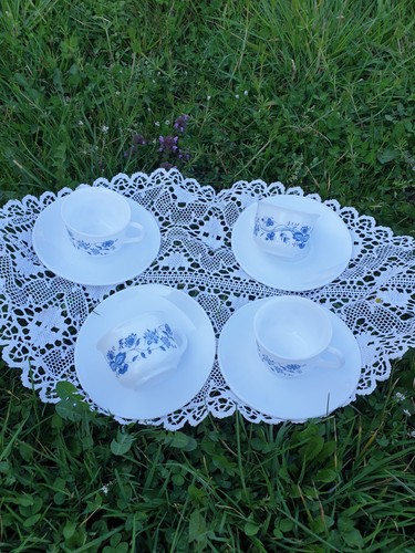 Lot tasses et soucoupes - et,