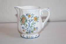 Crémier en faïence de Gien décor Moustiers à la grenade, hauteur 9.5 cm