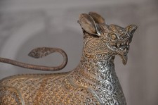 BOITE ZOOMORPHE A NOIX D'AREC OU DE BETEL EN METAL ARGENTE BIRMANIE XIX ième