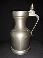 Lot n°82) Pichet couvert a clapet -Les Etains du Manoir N°6 -18 CM 514 gr