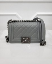 CHANEL Sac Boy en cuir