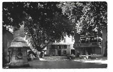 84  FONTAINE DE VAUCLUSE  PLACE DE LA COLONNE