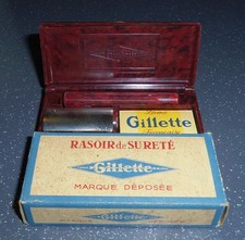 ANCIEN RASOIR  DE VOYAGES