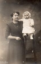 BL403 Carte Photo vintage card RPPC Femme bébé  chaise haute portrait studio